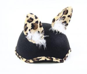 Klobúk Mačka s perím